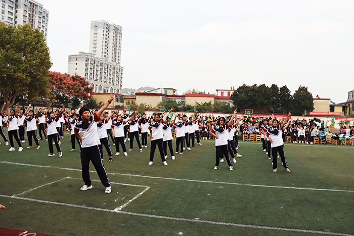 激扬青春风采，播撒体育阳光 ——新沂市东华高级中学第二届体育节盛大开幕