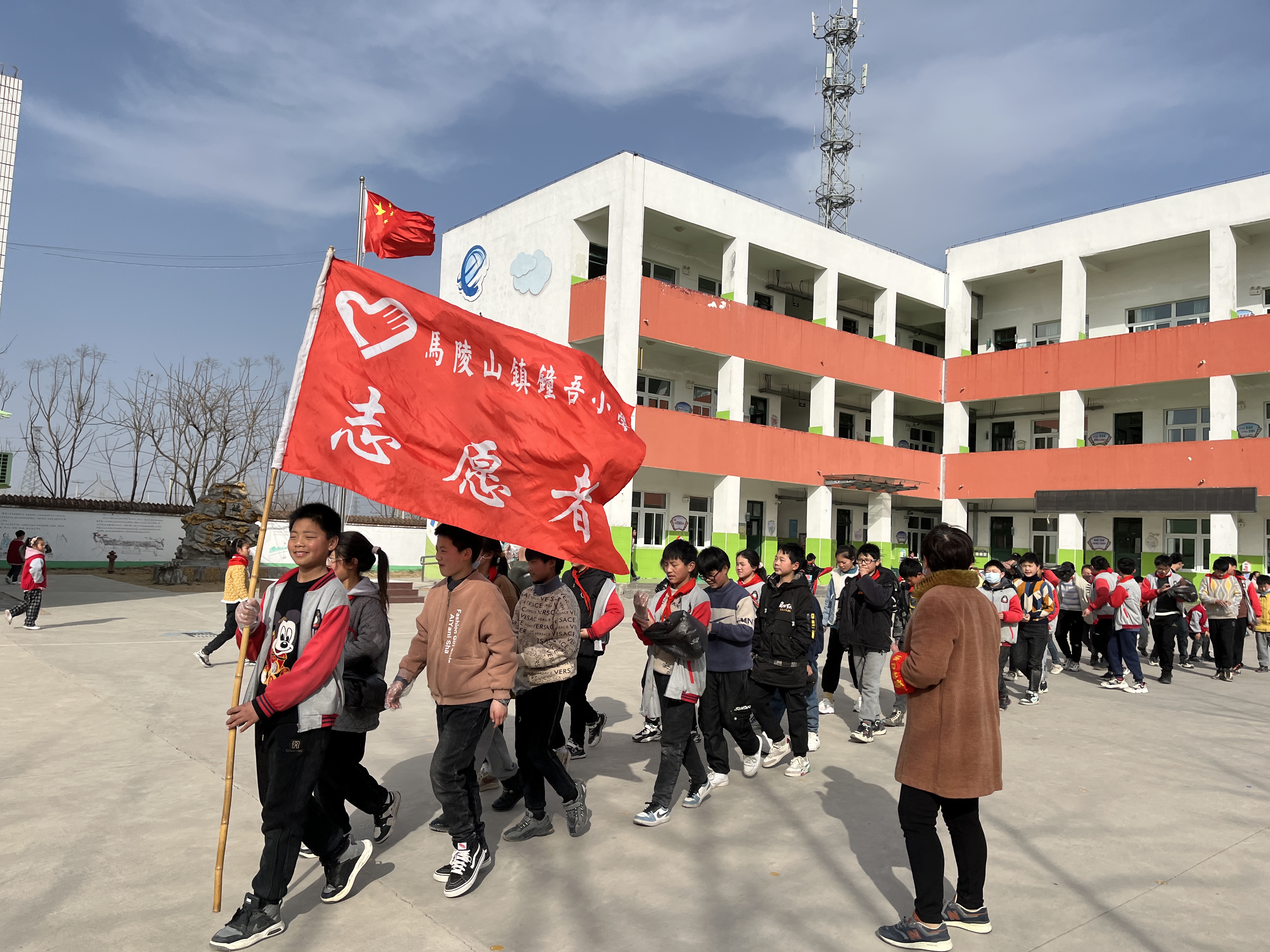 春暖三月学雷锋，志愿活动我先行——马陵山镇钟吾小学志愿服务活动