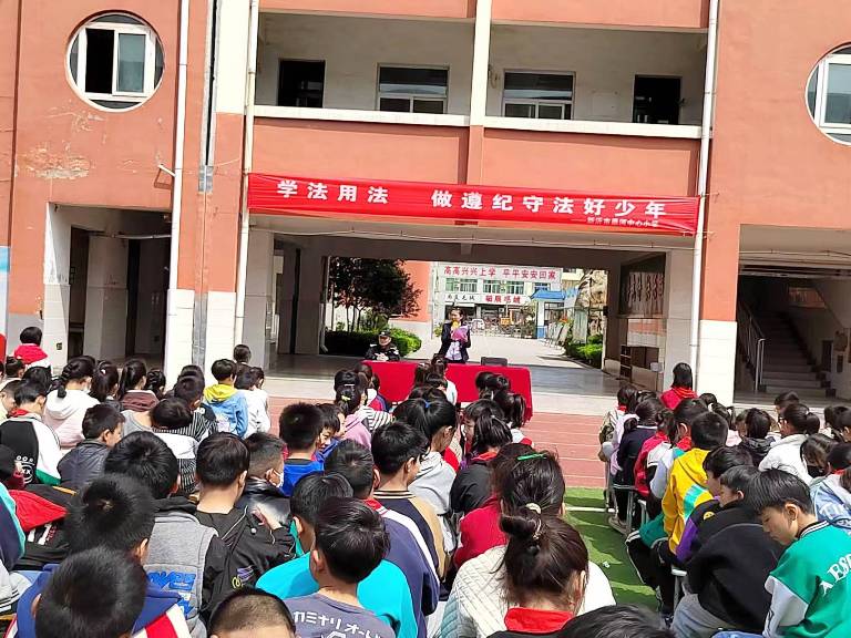 学法用法 做遵纪守法好少年