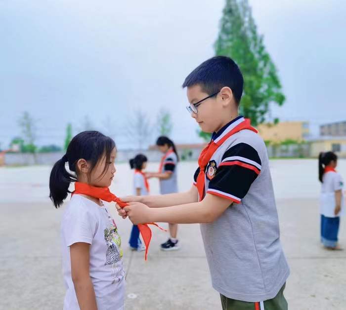 红领巾心向党，新时代好少年 ——马陵山镇广玉小学举行新队员入队仪式